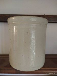 Small Minnesota Stoneware Co. Redwing Crock