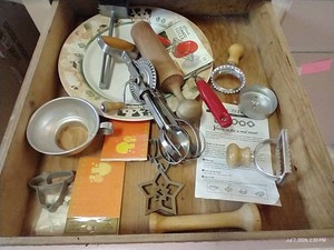 Kitchen Drawer Lot