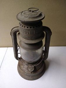 Vintage Nier Feuerhand Lantern