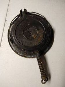 Vintage Cast Iron Wagner Ware Sidney Waffle Maker