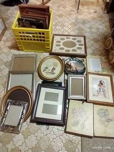 Mixed Lot of Picture Frames & Wall Decor
