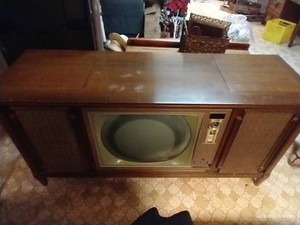 Vintage RCA Victor TVRecord PlayerRadio Cabinet - Untested