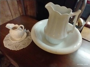 (2) White Wash Basins & Pitchers - Large & Small