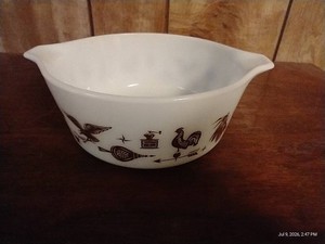 Pyrex Cinderella Bowl, Early American - 1.5 Pt.