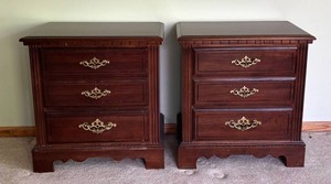 MB - Vintage Broyhill Cherry Wood Nightstand Pair