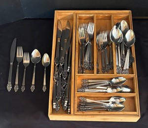 O - Vintage Oneida Vinland Flatware (Lot of 86)