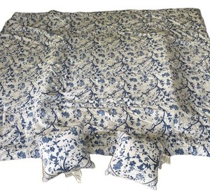 MB - Laura Ashley Home Queen Comforter & 2 Accent Pillows