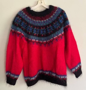 MB - Icelandic Design Hand Knit Sweater