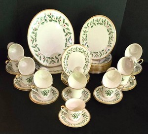 LL-FR - Lenox Holiday 50-Piece Dinnerware Set