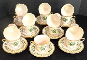 LL-FR - Lenox Holiday China Dinnerware Set (Lot of 40)