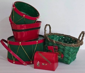 LL-ST - Holiday Basket Planter Mixed Lot With Metal Mailbox