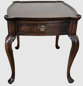 Vintage Hekman End Table With Drawer