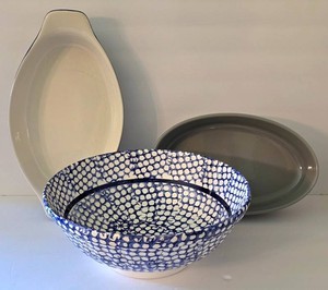 K - Assorted Kitchen Ware including a Le Creuset Oval Baking Dish