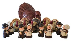 K - Thanksgiving Turkey Decor & Salt & Pepper Shakers Mixed Lot 14 Pieces