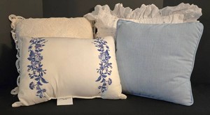 LR - Decorative Pillows & Covers Laura Ashley Estate Set (Lot of 4)
