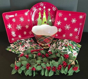 LL-ST - Christmas Serveware Mixed Lot - Teleflora Pedestal Bowl, Snowflake Plates, Holly Napkins & Tray