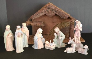 LL-ST - Nativity Scene - Lefton Christopher Collection Wooden Manger (Lot of 12)