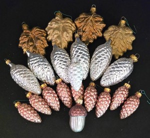 LL-ST - Glass Pine Cone & Leaf Ornaments (Lot of 21)