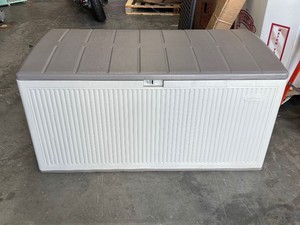Suncast 160 Gallon Deck Box