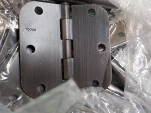 16 Hinges and Screws ...