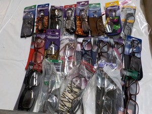 20 pair of Readers Glasses - variou...