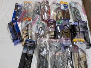 20 pair of Readers Glasses - variou...