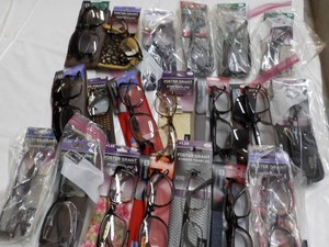 20 pair of Readers Glasses - variou...