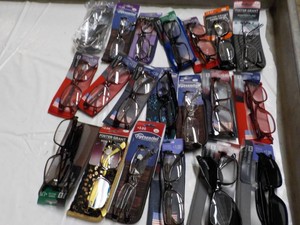 20 pair of Readers Glasses - variou...