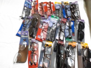 20 pair of Readers Glasses - variou...