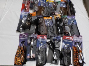 20 pair of Readers Glasses - variou...