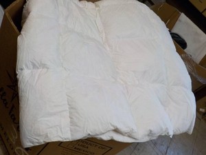 White Comforter 64 x 64...