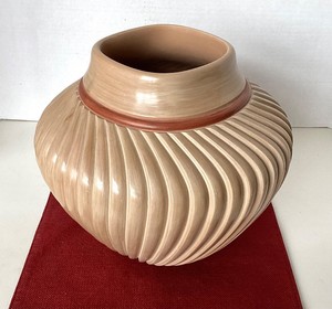 Large Laura Gachupin Pot (Jemez Pueblo)