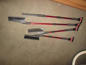 4 Extendable ice scraper brushes...