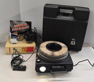 Vintage Kodak Carousel 750H Slide Projector With Model C Case