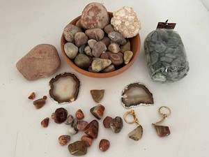 Mixed Lot of Polished Stones, Agate Slices & Keychains