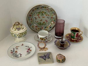 Mixed Lot of Decorative Ceramic Floral Pieces Collectibles