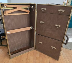 Vintage US Trunk Company Trunk 19.5 X 13 X 36 in