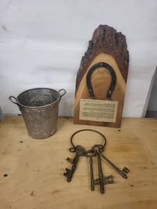 Herbert Hoover Horseshoe Plaque, Metal Bucket & Skeleton Key Ring Mixed Lot