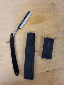 Vintage Straight Razor Shaving Set