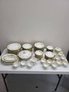 Noritake Japan Floral Gold Rim Porcelain Dinnerware Set Service