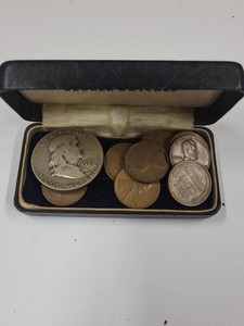 Vintage Novelty Giant Penny Token Lot w 1953 Franklin Half & Case