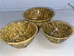 Set of 3 Vintage Spongeware Style Pottery Mixing Serving Bowls