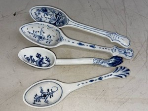 Blue Onion Style Porcelain Serving Spoons & Strainer Set of 4