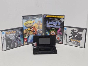 Nintendo DS Handheld Video Game System w Pokmon Pearl