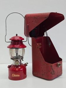 Vintaeg COLEMAN Red Lantern Model 200A wMetal Travel Case