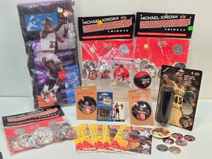 Group of Retro Vintage 90s MICHAEL JORDAN Items Buttons Magnets etc