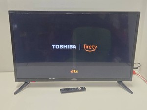 Working TOSHIBA 32 Smart TV wRemote