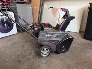Quality Working Briggs &amp Stratton Model 1022ER Snowblower