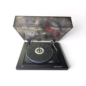 Vintage Modular Component Systems (MCS) 6200 belt-driven turntable, featuring a wood-grain base Record Player