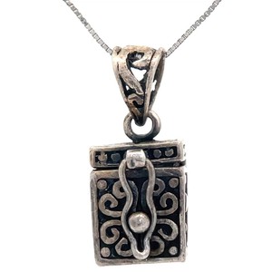Rustic Highly Detailed Opening Box Pendant VIDEO